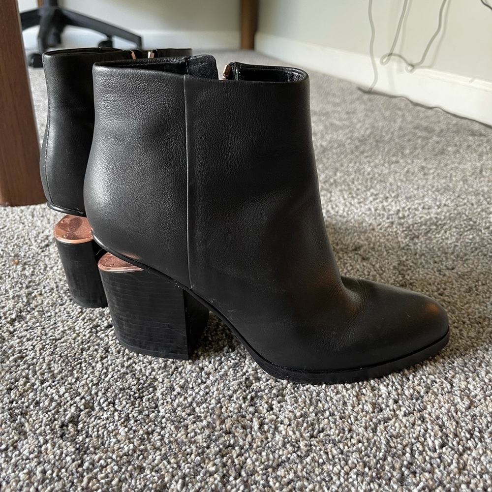 ALEXANDER WANG
Anna Block-Heel Leather Booties